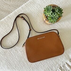 Michael Kors Jet Set Messenger Crossbody Travel Purse Bag Brown Cognac